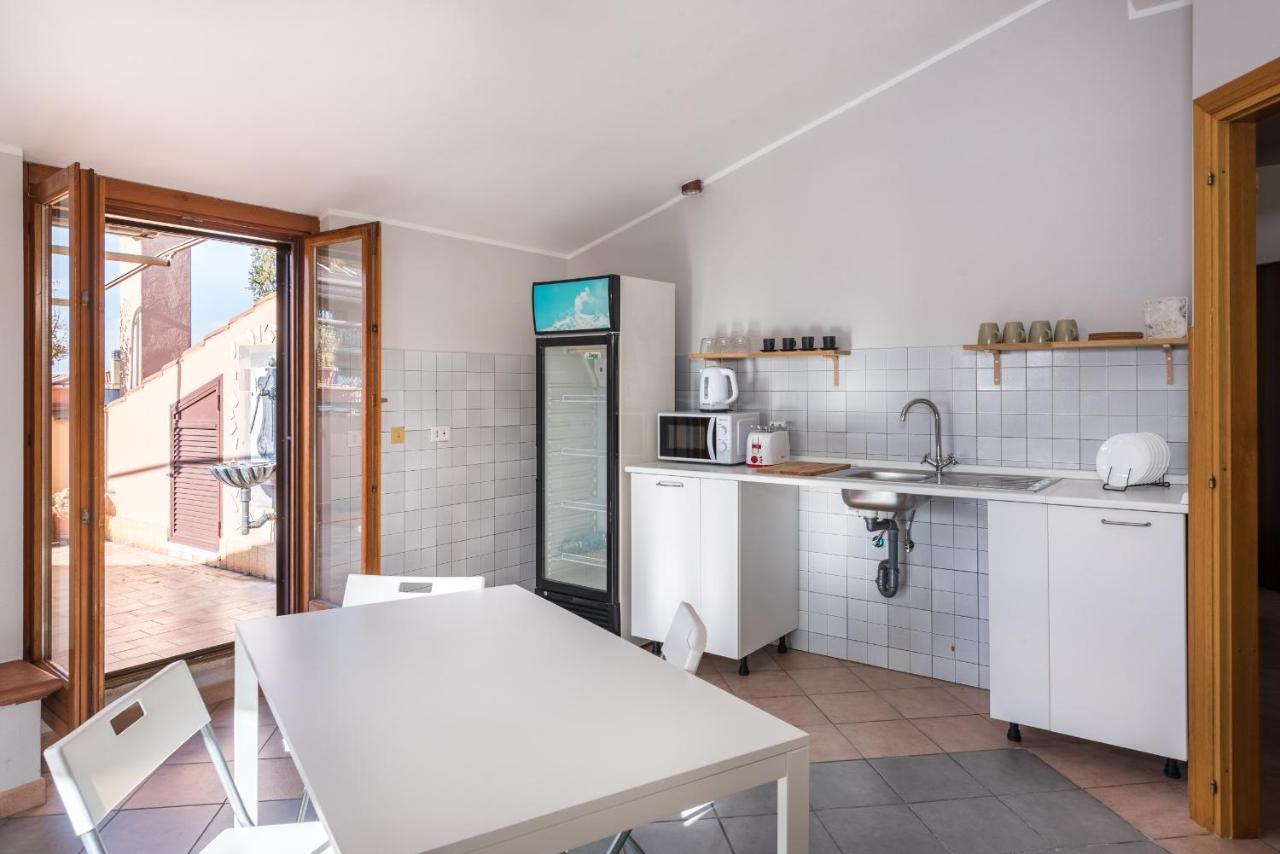 Travelershome Ciampino&Morena Guesthouse Rom Exterior foto